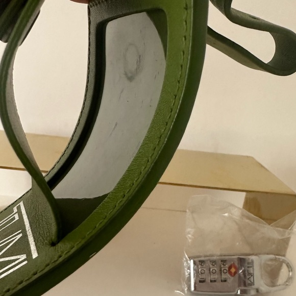 PENDING: Y2K Green Tumi Luggage Tag, Lock, comes with original manual - Picture 5 of 10